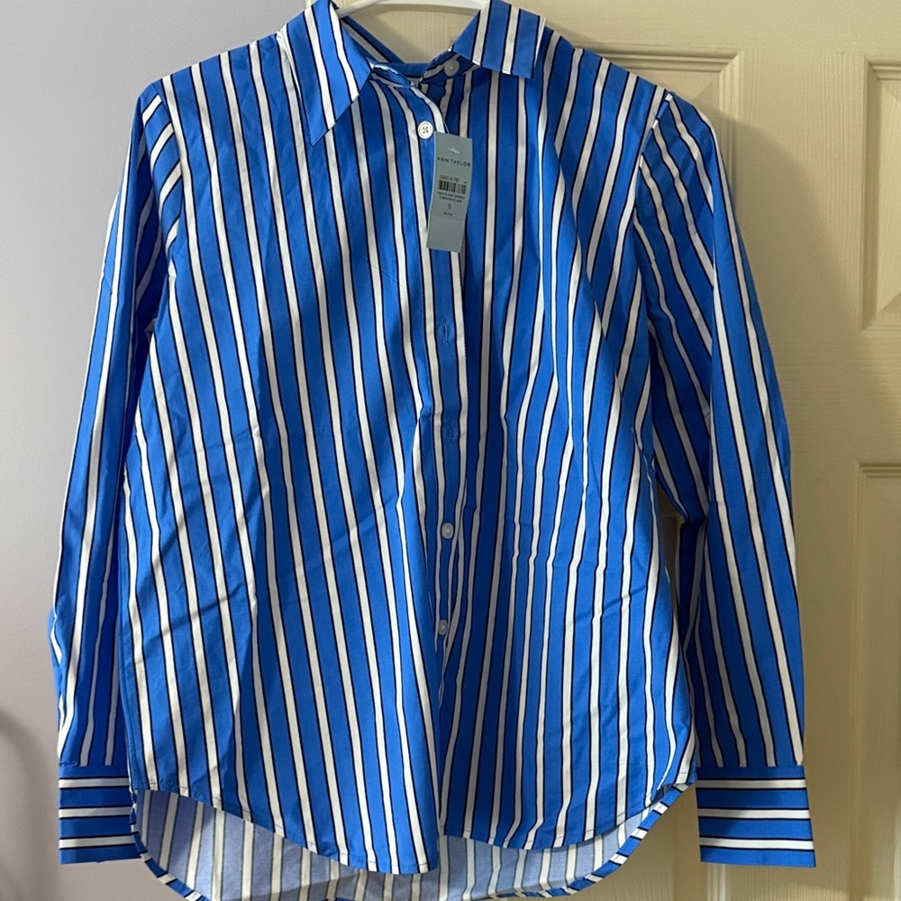 Ann Taylor Blue and White Striped Blouse size small petite maritime blue